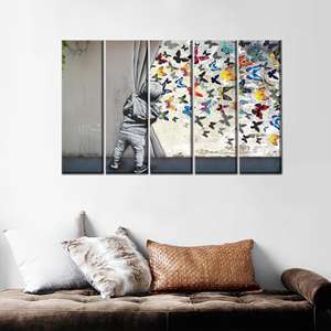 Lienzo Impreso con Diseño de Mariposa de Banksy - Elegante Arte de Graffiti para Pared, 5P: Enmarcado para Galería - Product Image 1