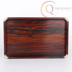 Plateau de service en bois massif avec finition de qualité supérieure, parfait pour une utilisation de luxe - Product Image 1