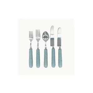Ensemble de couverts en acier inoxydable de haute qualité avec poignée en rotin Vaisselle élégante pour une cuisine moderne - Product Image 3