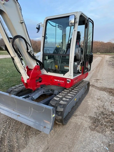 รถขุดขนาดเล็ก Takeuchi TB250-2 มือสองสภาพดี พร้อมเครื่องยนต์ ปั๊มไฮดรอลิก และกระบอกสูบ  แบบตีนตะขาบ น้ำหนัก 3.5 ตัน แรงบิดสูง - Product Image 2