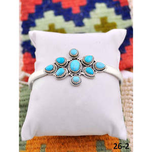 Brazalete Hecho a Mano Estilo Suroeste con Turquesa Kingman y Plata de Ley, Accesorio de Moda - Product Image 3