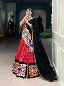 Nouveau Designer Pure Rayonne avec Imprimé Et Gamthi travail Avec Miroir travail Lehenga Choli Collection pour Femmes Vente en Ligne - Product Image 3