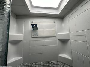 2024 fábrica al por mayor personalizado Mini Teardrop Camper remolque camión RV caravana remolque de viaje para la venta - Product Image 5