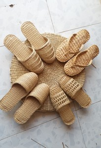 Pantoufles unisexes en jacinthe d'eau pour femmes, enfants, fabriquées au Vietnam | Artisanat écologique - Product Image 4