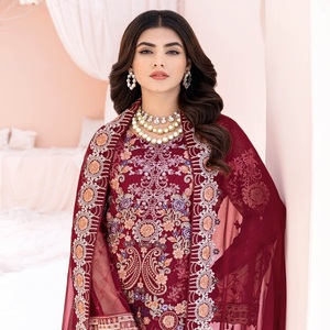 Costume trois pièces Salwar Kameez pour femmes en mousseline de soie brodée pakistanaise Panjabi robe de soirée conçue par Ramsha Vol C-6 - Product Image 2
