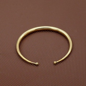 Bracelet de manchette en laiton plaqué argent et or de haute qualité Bracelet de bijoux moderne de conception simple personnalisé pour les femmes et les filles - Product Image 3