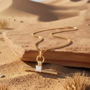 Collier superposé Jeulia Andy Style en or avec barre en T et pierre carrée - Product Image 5