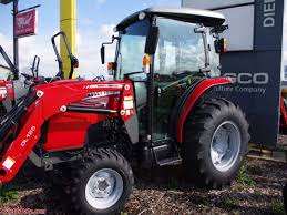 Nuevo Tractor Agrícola Massey Ferguson 1740 E y 1742 de 70 CV, de Vía Estrecha, con Tracción en las 4 Ruedas y Bomba - Product Image 5