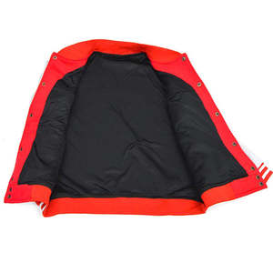 Veste universitaire rouge avec manches gris clair, unisexe, col montant, option de logo personnalisé sur le devant, vêtement d'extérieur chaud - Product Image 2