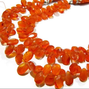 Cuentas de piedras preciosas naturales naranja cornalina 7x10mm forma de pera Briolette facetado 8 pulgadas hebra larga - Product Image 1