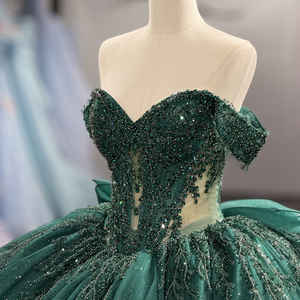 Vestido de noche con volantes, cristales y brillo verde esmeralda 8546 para quinceañera - Product Image 5