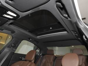 ไฟหน้า LED รถซีดานปี 2023 พร้อมกุญแจรีโมทแบบ Turbo ชุดแต่งรอบคัน โช้คอัพหน้า สภาพดี เบาะหนังด้านซ้าย ระบบขับเคลื่อนล้อหน้า ระบบควบคุมความเร็วอัตโนมัติ ล้อแม็ก R17 มาตรฐานยูโร 6 - Product Image 6