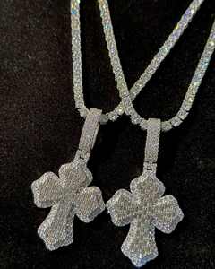 Haute qualité personnalisé 14K or jaune dégoulinant diamant croix pendentif élégant nouveau Hip Hop simulé diamant 925 argent - Product Image 5