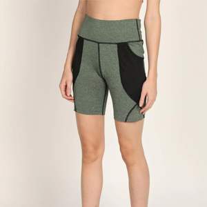 Pantalones cortos de verano para mujer de talla grande | Pantalones cortos casuales de cintura alta elásticos cómodos con bolsillos | Algodón, poliéster - Product Image 1