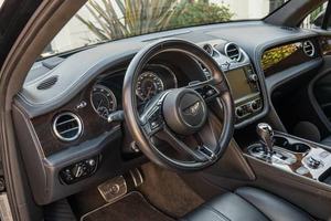 Bentley Bentayga SUV 2019 d'occasion en excellent état, boîte manuelle, conduite à gauche, moteur turbo, intérieur clair, pneus R18 - Product Image 4