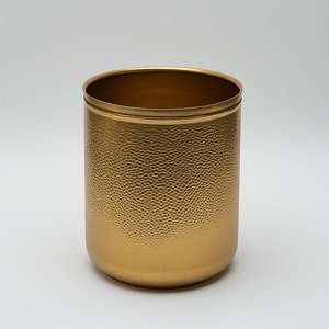 Pot de tuyau antique en laiton doré classique doté d'une finition martelée polie conçue pour un style de jardin traditionnel à usage domestique élégant - Product Image 4