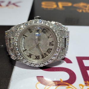 Montre élégante en diamant argenté Montre de luxe pour homme avec chiffres romains et sertissage complet en diamant Montre de luxe en diamant argenté - Product Image 1