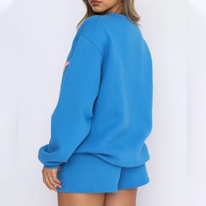 Conjunto de sudadera y pantalones cortos de cuello redondo de corte regular para mujer, tejido de punto sólido de dos piezas, ropa de descanso informal cómoda - Product Image 6