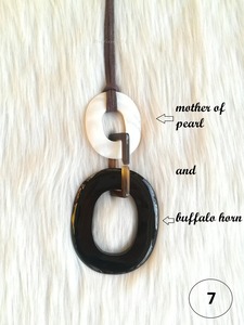 จี้รูปทรงกลมทำจากดอกไม้แห้งแท้ขัดเงาเป็นมิตรกับสิ่งแวดล้อมจากเขาควาย ขายส่ง ผลิตในอินเดีย - Product Image 6