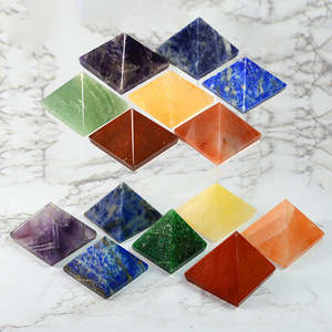 Set de Pirámides de 7 Chakras Naturales - Cristales Curativos de Feng Shui, 7 Pirámides - Product Image 2