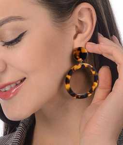 Boucles d'oreilles en bois de résine noire élégantes de haute qualité accessoire à la mode pour les fêtes de mariage à usage quotidien et toute occasion - Product Image 4