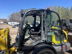 2018 WL38 Kubota Engine Wheel Loader avec Eaton Hydraulic Cylindre Mini Front Loader et Log Loader Garantie 1 an - Product Image 3