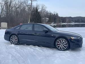 Audi S8 2021, 2400 Millas, Motor V8 Biturbo, Tracción en las Cuatro Ruedas, Paquete Ejecutivo, Techo Panorámico, R20, Portaequipajes de Aluminio Izquierdo - Product Image 2