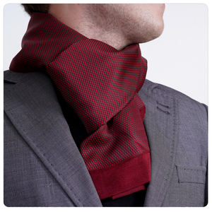 Bufanda Exve Exclusiva y Elegante de Doble Cara con Tejido Jacquard Rojo con Micro Patrón Geométrico Negro para Trajes, Origen Turquía - Product Image 1