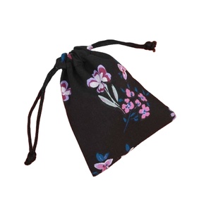 Bolsa de regalo con cordón de terciopelo de alta calidad al por mayor diseños personalizados para joyería mini bolsas de algodón con logotipo incluido - Product Image 1