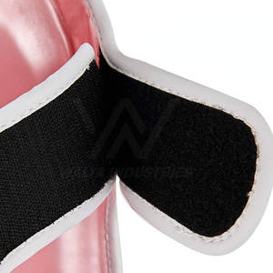 Protections de tibia professionnelles conçues pour un confort et une durabilité de haute performance, idéales pour les entraînements et les matchs et pour les joueurs adultes - Product Image 6