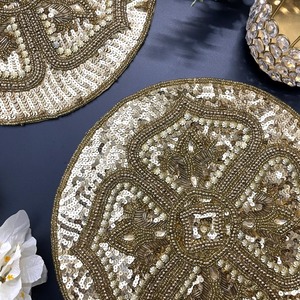 Nappe de table ronde bleue à perles, tapis de table fait à la main, chargeur décoratif pour des tables élégantes, des mariages et des décorations de table festives - Product Image 1