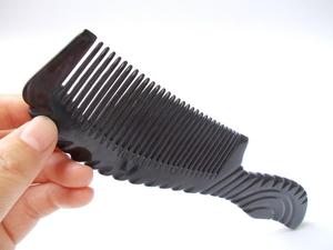 Peigne de poche en corne de vache fait main, écologique et luxueux, à dents fines - Design moderne pour un usage quotidien, cadeaux d'affaires et décoration intérieure - Product Image 5