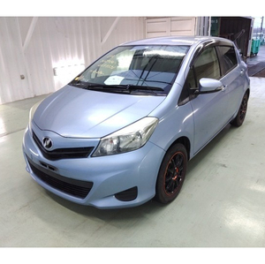 Moteur lisse de Toy-ota Vitz Yaris d'occasion fiable, sièges confortables et parfait pour un usage quotidien - Product Image 2