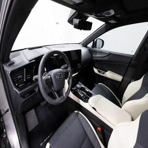 Lexus NX 350 Luxury AWD 2023, el más vendido, automático de 8 velocidades, 2.4L I4 DOHC 16V, paquete tecnológico con garantía. - Product Image 4