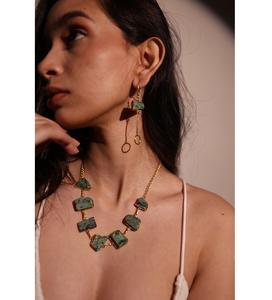 ชุดเครื่องประดับเวอร์เด เกรซสำหรับผู้หญิง ดีไซน์พลอยสีเขียว เครื่องประดับหรูหราเหนือกาลเวลา ชุดเครื่องประดับทันสมัยสำหรับโอกาสพิเศษและสวมใส่ในชีวิตประจำวัน - Product Image 2