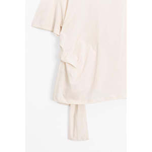 เสื้อยืดแขนสั้นแบบผูกปม - สีเอครู - Product Image 5