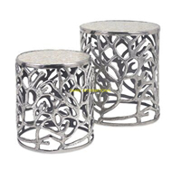 Ensemble de tables d'appoint de luxe en métal doré avec un design artistique taillé Tables basses modernes en corail pour le salon, la chambre et le bureau