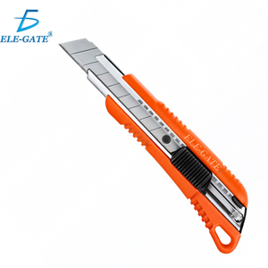 Coltello Professionale Retrattile da 15cm con Lama Intercambiabile in Acciaio Inox da 18mm e Manico in Plastica - Product Image 1