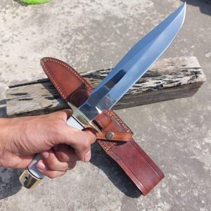 Couteau de chasse poli à succès |   Garde en laiton à manche blanc avec étui en cuir - Product Image 2