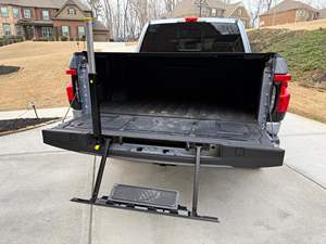 ฟอร์ด เอฟ-150 ไลท์นิ่ง แพลตตินัม ดูอัล-มอเตอร์ ขับเคลื่อน 4 ล้อ ปี 2022 พร้อมแบตเตอรี่ขยายระยะทาง - Product Image 4