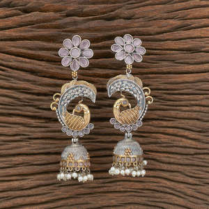 Boucles d'oreilles Jhumki de style paon plaquées 2 tons oxydées 804044 avec perles disponibles à un prix raisonnable - Product Image 4