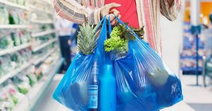 Bolsas de embalaje de camisetas de plástico PE/PLA no tejidas personalizadas de alta calidad Uso en supermercados para camisetas y otros artículos - Product Image 4