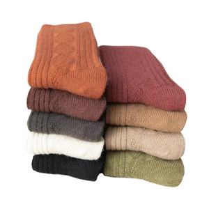 Chaussettes en laine mérinos pour femmes, logo personnalisé, coupe classique, standard, chaudes et confortables pour l'hiver, tricotées pour tous les jours - Product Image 4