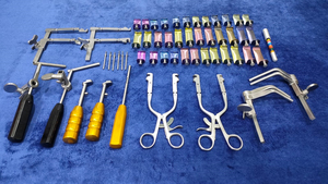 82 PCS Juego de instrumentos de cirugía plástica Fuente de alimentación manual Kit quirúrgico integral para dispositivos y suministros médicos - Product Image 4