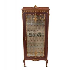 Vitrine d'exposition classique de luxe avec des détails dorés ornés - Product Image 2