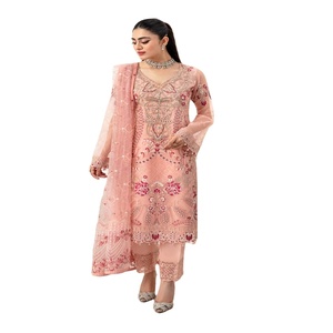 Salwar Kameez de haute qualité de la marque Ramsha, style pakistanais, pour occasions spéciales, avec broderies lourdes, style pakistanais et indien. - Product Image 1
