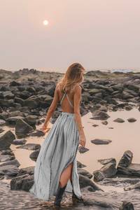 2024 mode vente chaude tenue décontractée été vacances Style col en v sans manches Maxi robe pour les femmes - Product Image 4