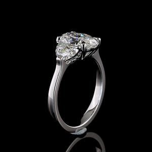 Bague exclusive en argent 925 avec trois pierres ovales en moissanite de 3,01 carats, qualité VVS2, design moderne, bijoux de mariée raffinés, vente en gros - Product Image 1