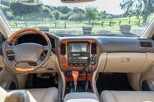 Lexus LX 470 Usado en Buen Estado, Sin Reserva, Motor V8, Tracción en las Cuatro Ruedas, Modificaciones Todoterreno, Propiedad de California - Product Image 4