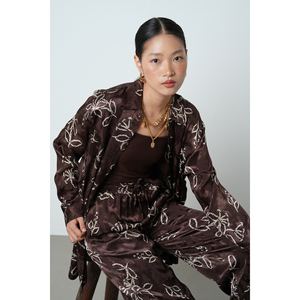 Camicia da Donna con Motivo Floreale Marrone Design Oversize Collezione - Product Image 4